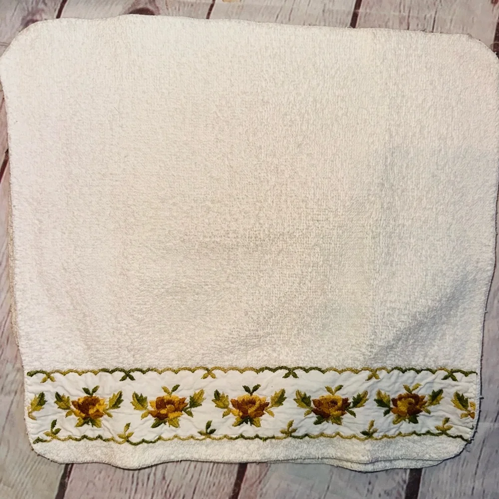Vintage New Yorker By Fieldcrest Hand Towels and Washcloth Terry Cloth Set of 2